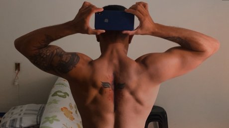 Foto di nudo di fuga di OnlyFans di Denis