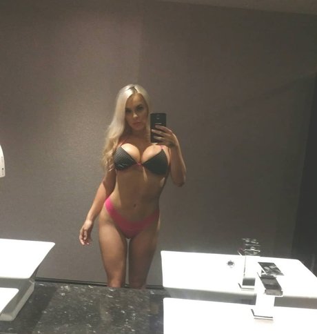 Foto di nudo di fuga di OnlyFans di Miss K 