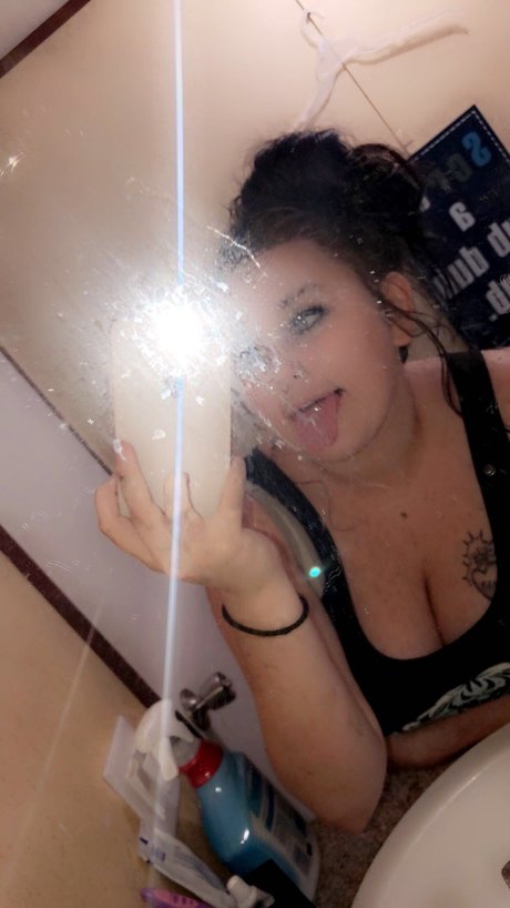 Foto di nudo di fuga di OnlyFans di Leah
