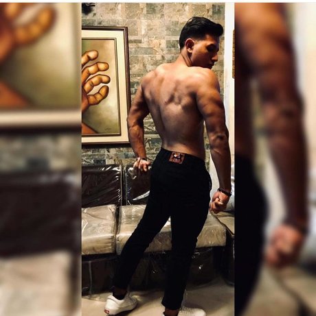 Foto di nudo di fuga di OnlyFans di Carlos
