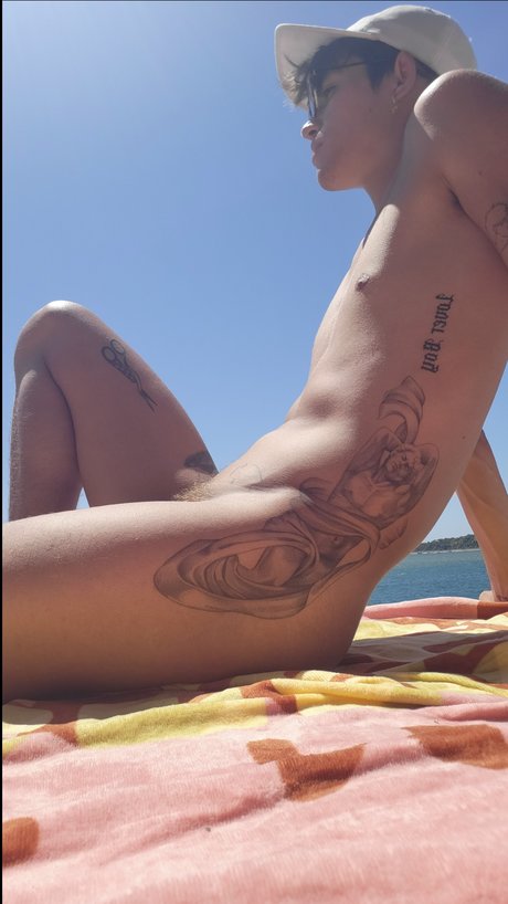 Foto di nudo di fuga di OnlyFans di Tattooed Twink
