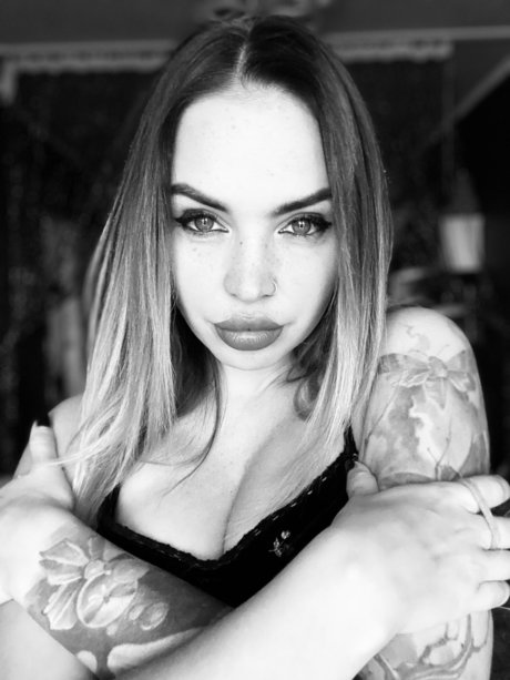 Foto di nudo di fuga di OnlyFans di Magictianna