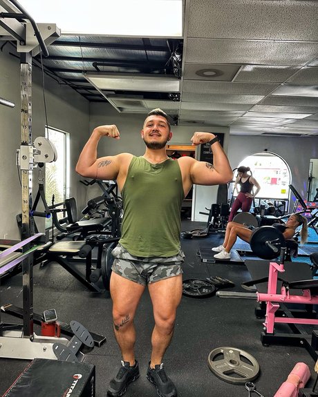 Foto di nudo di fuga di OnlyFans di Tyvaz