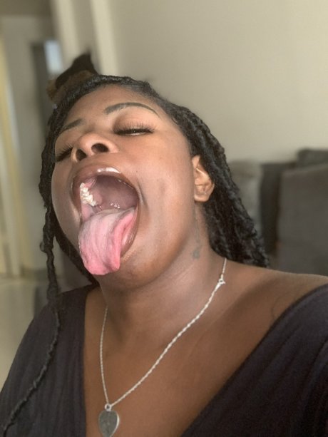 Foto di nudo di fuga di OnlyFans di The Chocolate Energizer Bunni 