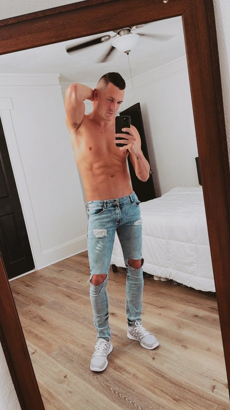 Foto di nudo di fuga di OnlyFans di Andrew White