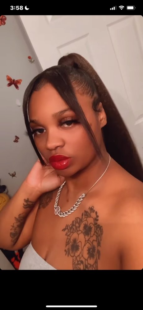 Foto di nudo di fuga di OnlyFans di Tythegoddess