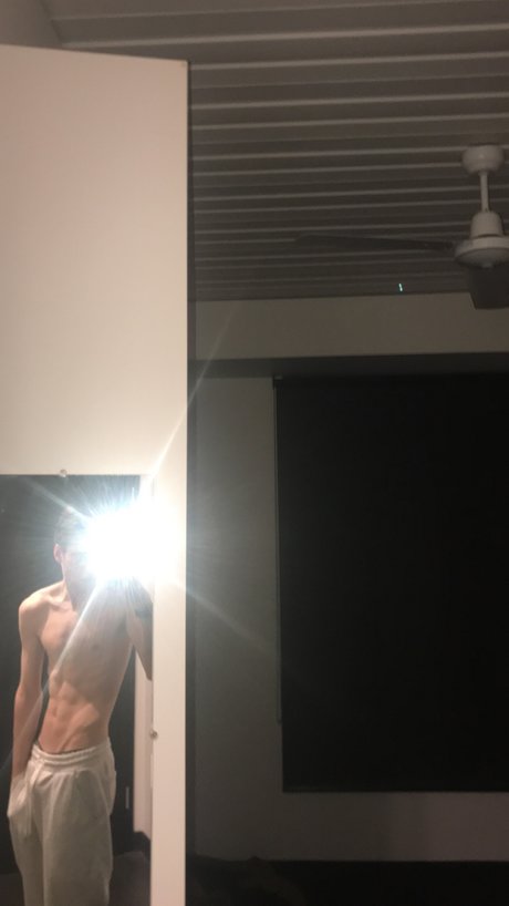 Foto di nudo di fuga di OnlyFans di Z