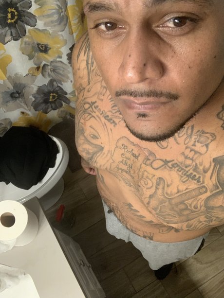 Foto di nudo di fuga di OnlyFans di Your Papi