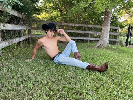 Foto di nudo di fuga di OnlyFans di Shredded Cowboy