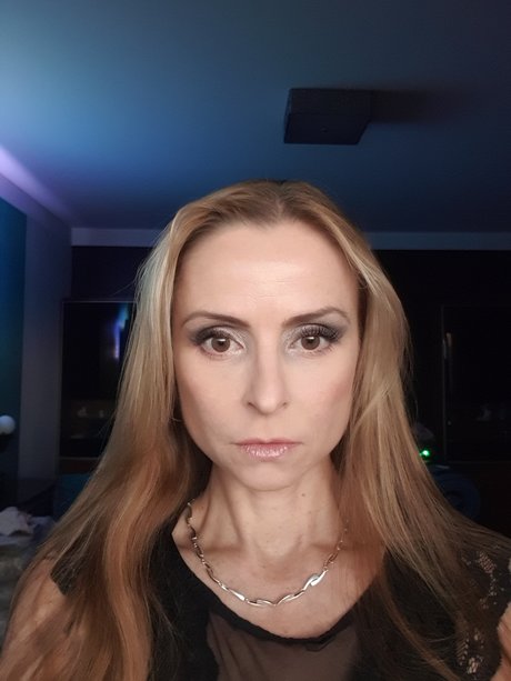 Foto di nudo di fuga di OnlyFans di Kyra Kim  Berlin