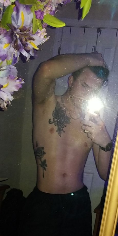 Foto di nudo di fuga di OnlyFans di Corbin Knight