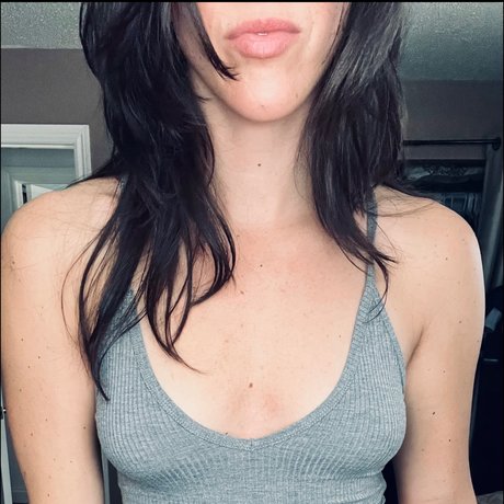 Foto di nudo di fuga di OnlyFans di L