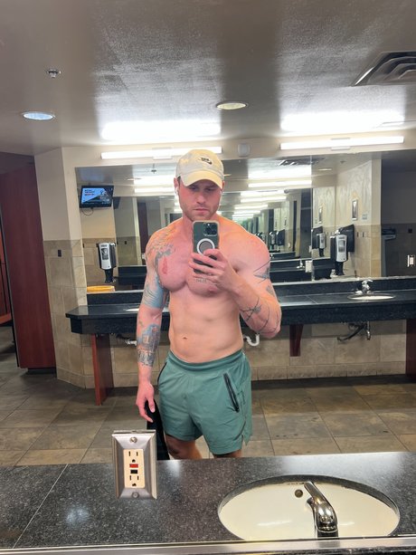 Foto di nudo di fuga di OnlyFans di Tyler