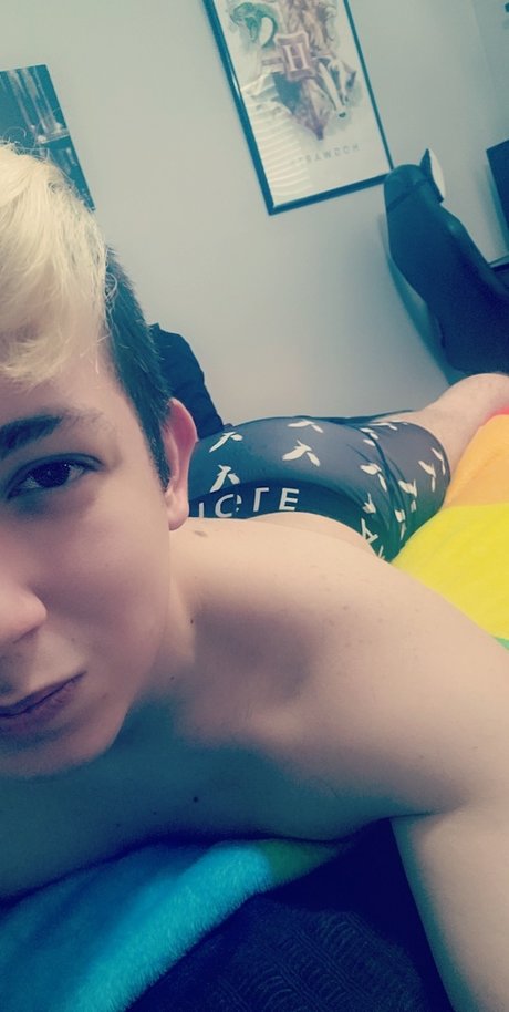 Foto di nudo di fuga di OnlyFans di Riley Rainboy
