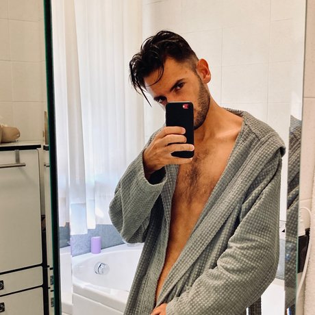 Foto di nudo di fuga di OnlyFans di Lorenzo