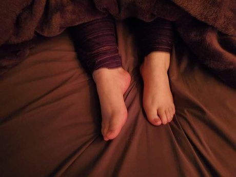 Foto di nudo di fuga di OnlyFans di Tiny Toes
