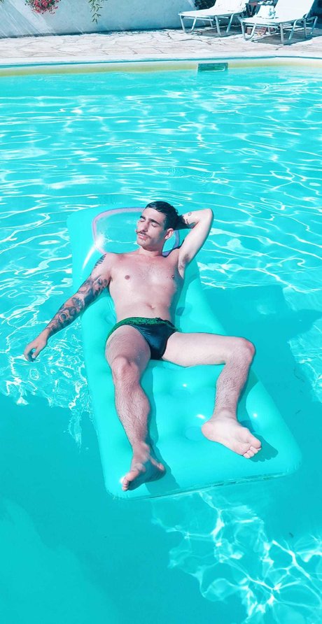 Foto di nudo di fuga di OnlyFans di Kostas Georgopoulos