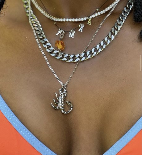 Foto di nudo di fuga di OnlyFans di Tomaa