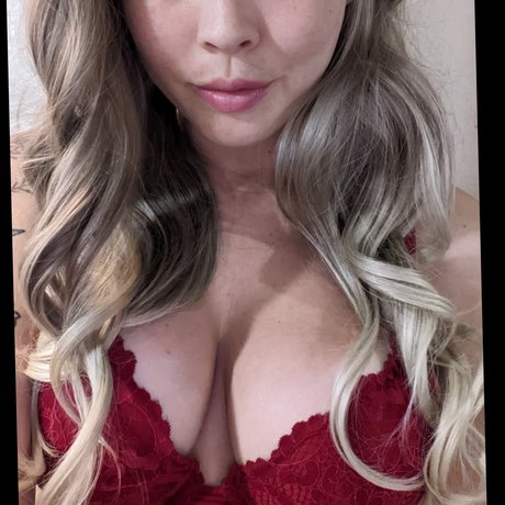 Foto di nudo di fuga di OnlyFans di Rain