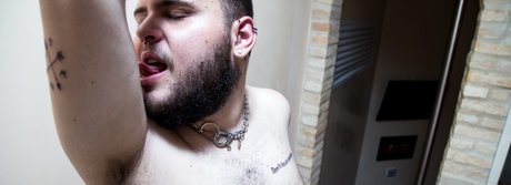 Foto di nudo di fuga di OnlyFans di Schne  Bear