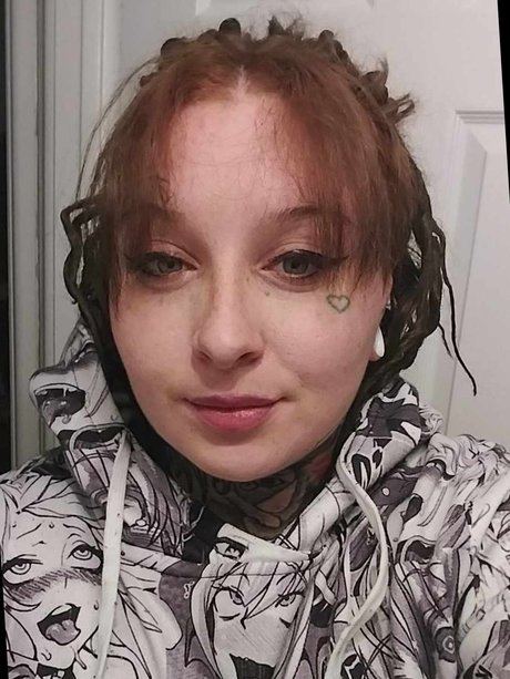 Foto di nudo di fuga di OnlyFans di Troubled Barbie