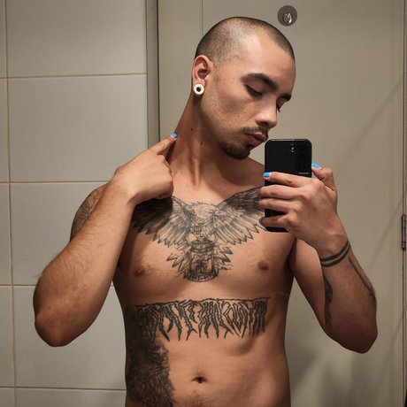 Foto di nudo di fuga di OnlyFans di Neron