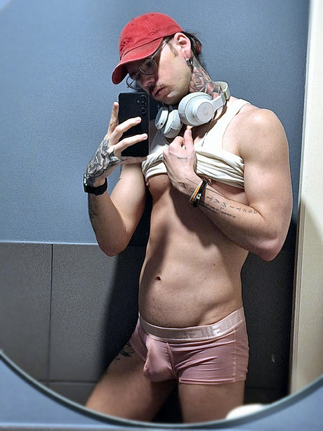 Foto di nudo di fuga di OnlyFans di N I C K  10
