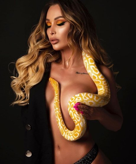 Foto di nudo di fuga di OnlyFans di Olesya