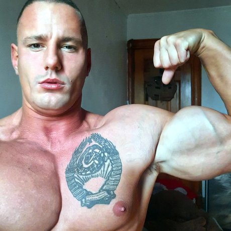 Foto di nudo di fuga di OnlyFans di Sergei