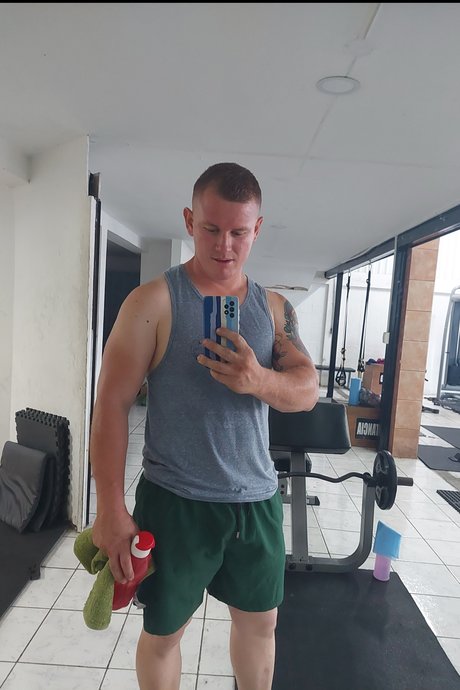Foto di nudo di fuga di OnlyFans di Andres Ramirez