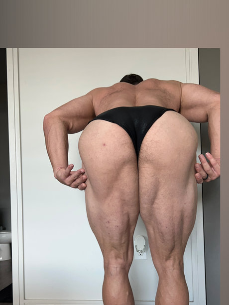 Foto di nudo di fuga di OnlyFans di Tbaby