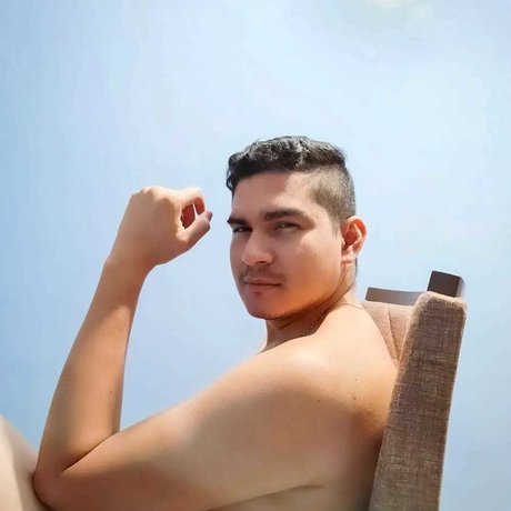 Foto di nudo di fuga di OnlyFans di Roberto Mejia