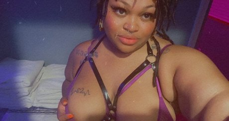 Foto di nudo di fuga di OnlyFans di Mia The Throatgoddessxx