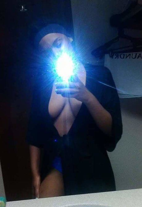 Foto di nudo di fuga di OnlyFans di Royaltyforsex18