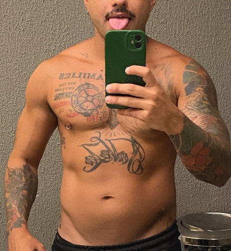 Foto di nudo di fuga di OnlyFans di Fell