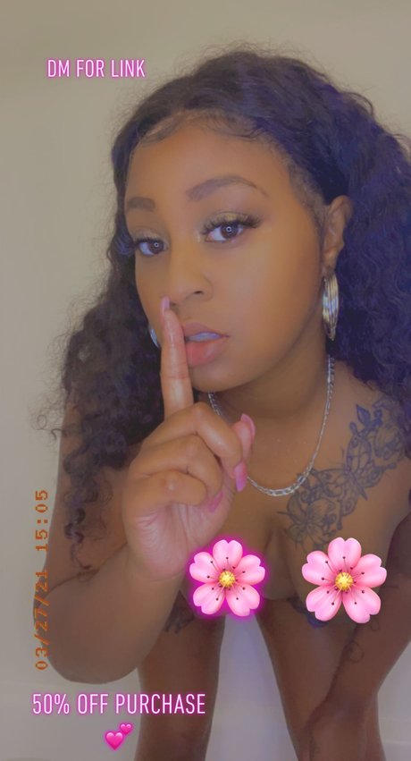 Foto di nudo di fuga di OnlyFans di Badgirl95