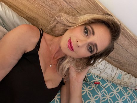 Foto di nudo di fuga di OnlyFans di Lace Ampamp Heels