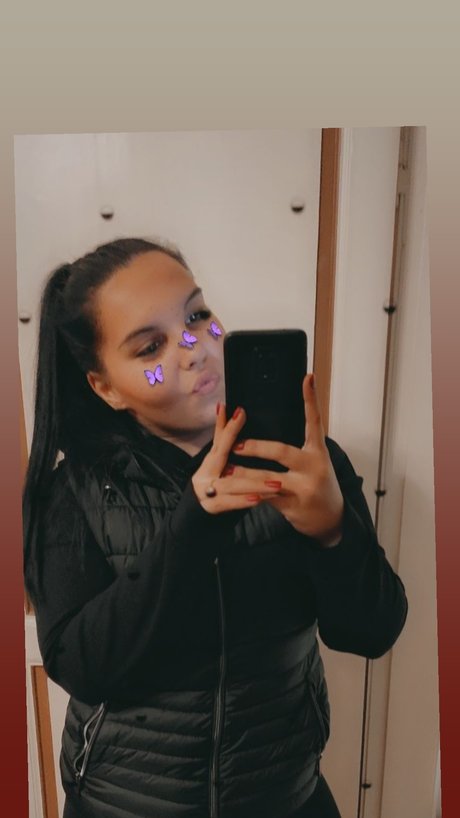 Foto di nudo di fuga di OnlyFans di Floriana