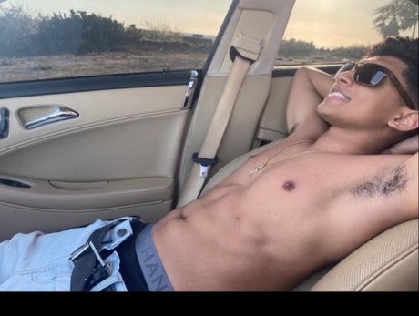 Foto di nudo di fuga di OnlyFans di Therealkingcozy