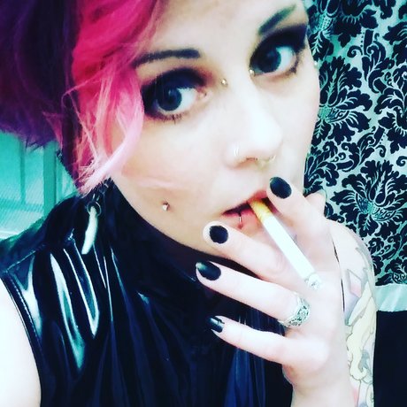 Foto di nudo di fuga di OnlyFans di Poppy Noir
