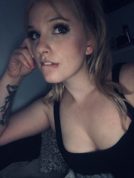Foto di nudo di fuga di OnlyFans di J