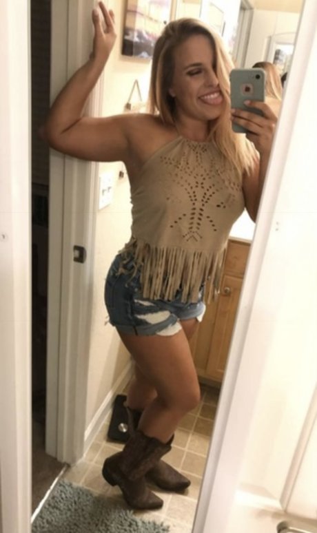 Foto di nudo di fuga di OnlyFans di Sun Kissed Cayley