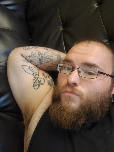 Foto di nudo di fuga di OnlyFans di Tripp Entarin