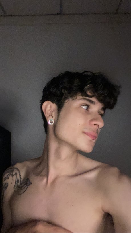 Foto di nudo di fuga di OnlyFans di Miguel Cardona