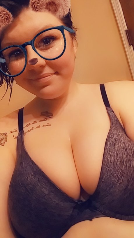 Foto di nudo di fuga di OnlyFans di Shy
