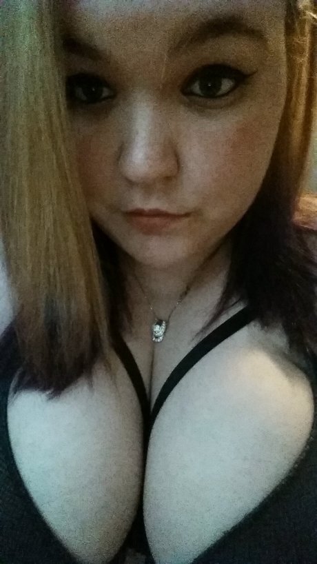 Foto di nudo di fuga di OnlyFans di Alli Rose