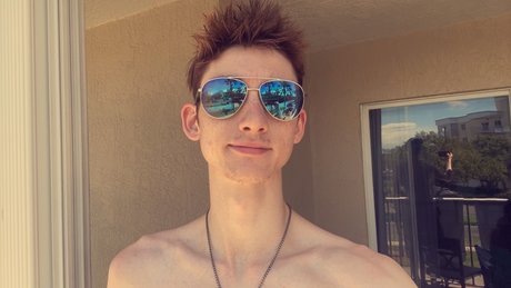 Foto di nudo di fuga di OnlyFans di Sean