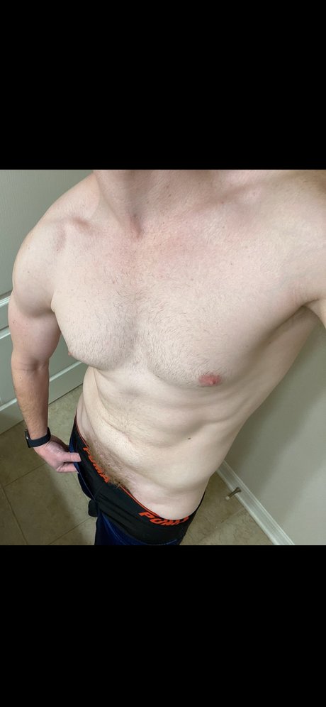 Foto di nudo di fuga di OnlyFans di Str8guymighttry