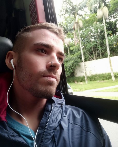 Foto di nudo di fuga di OnlyFans di Wesley Alex