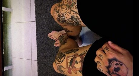Foto di nudo di fuga di OnlyFans di Tuleskii